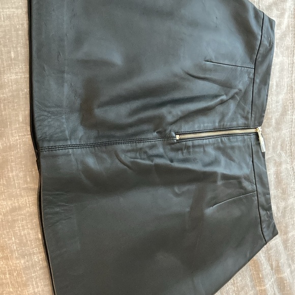 Brand New Ted Baker Black Leather Mini Skirt Size 4 EU Size 12 US - Picture 3 of 4